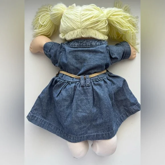 Vintage Cabbage Patch Doll in Denim Dress with Blonde Hair - Picture 4 of 15